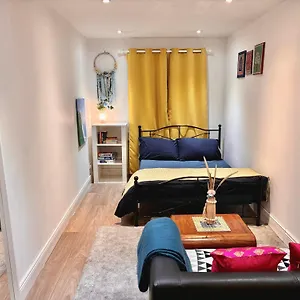  Homestay Liffey Valley Homestay
