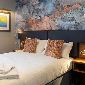 Keavan's Port Hotel, Hotell