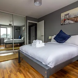  Apartment Guestready - Royal Canal Park Chic Getaway
